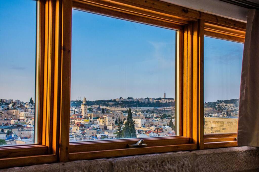 Into Jerusalem Heart Exterior foto